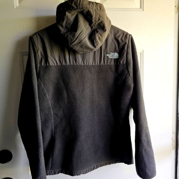 The North Face Womens Dark Gray  Denali Jacket With Hood - Picture 2 of 16